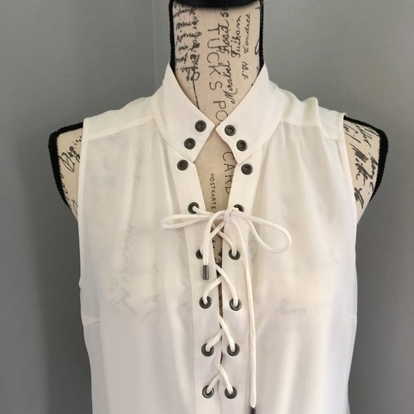 Sleeveless Tie-up Blouse - Picture 2 of 9